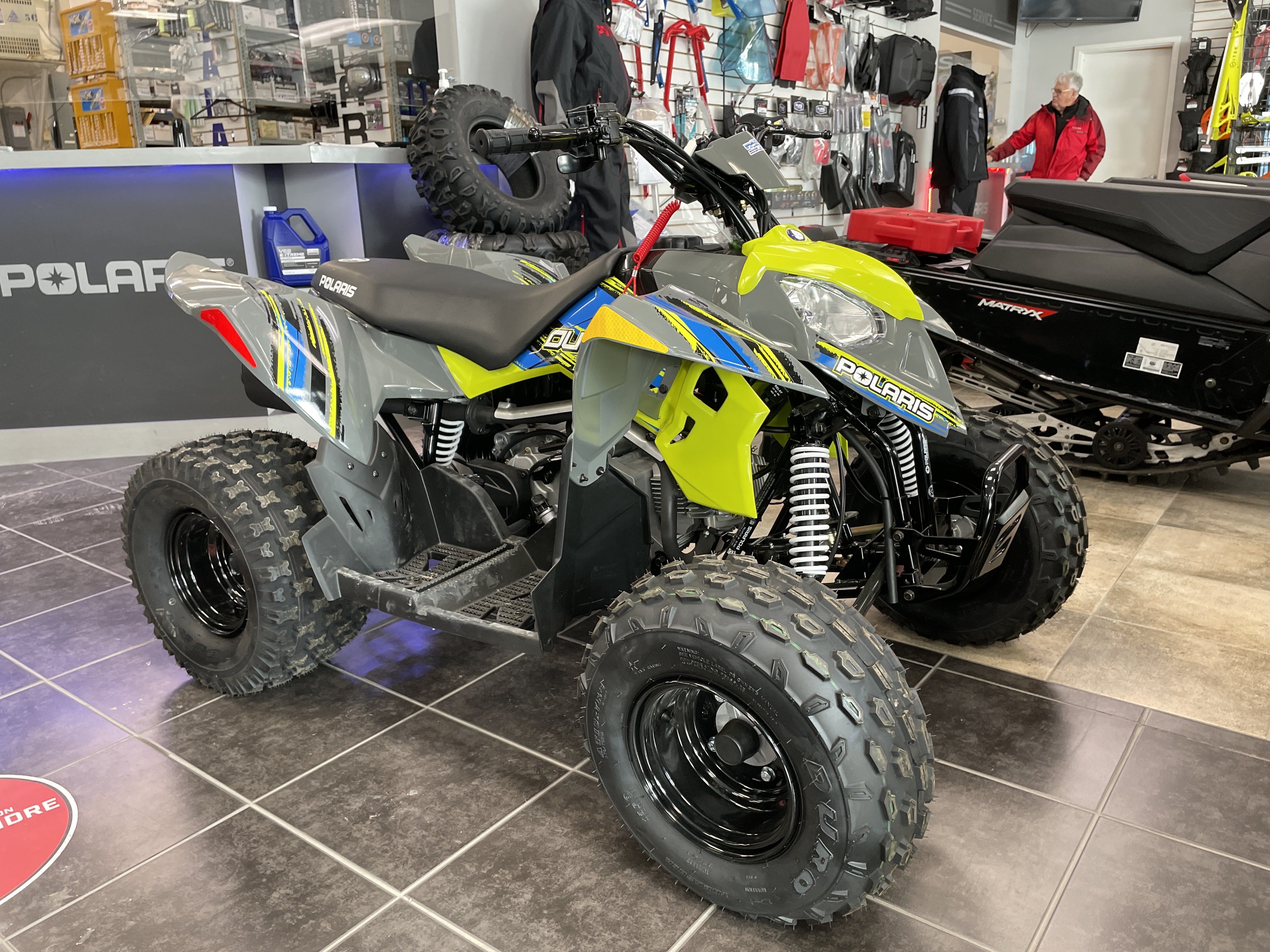 Boutique de la Moto à Matane 2023 POLARIS OUTLAW 110 EFI - AVALANCHE GRAY / LIME